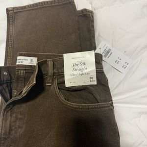 Abercrombie Ultra High Rise 90’s Straight Jean in Brown